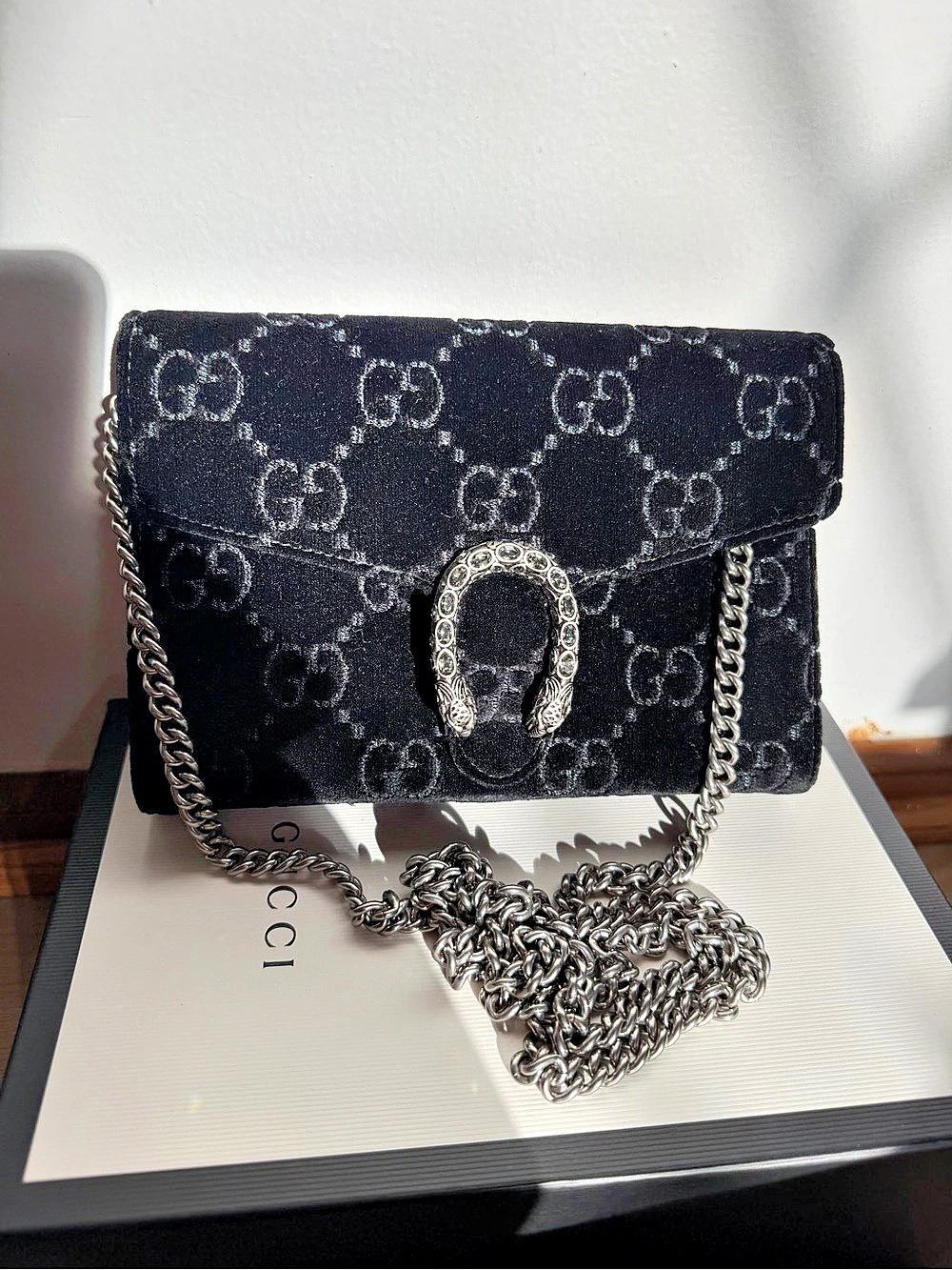 Gucci GG Marmont Velvet Shoulder Bag in Black - Picture 6 of 6